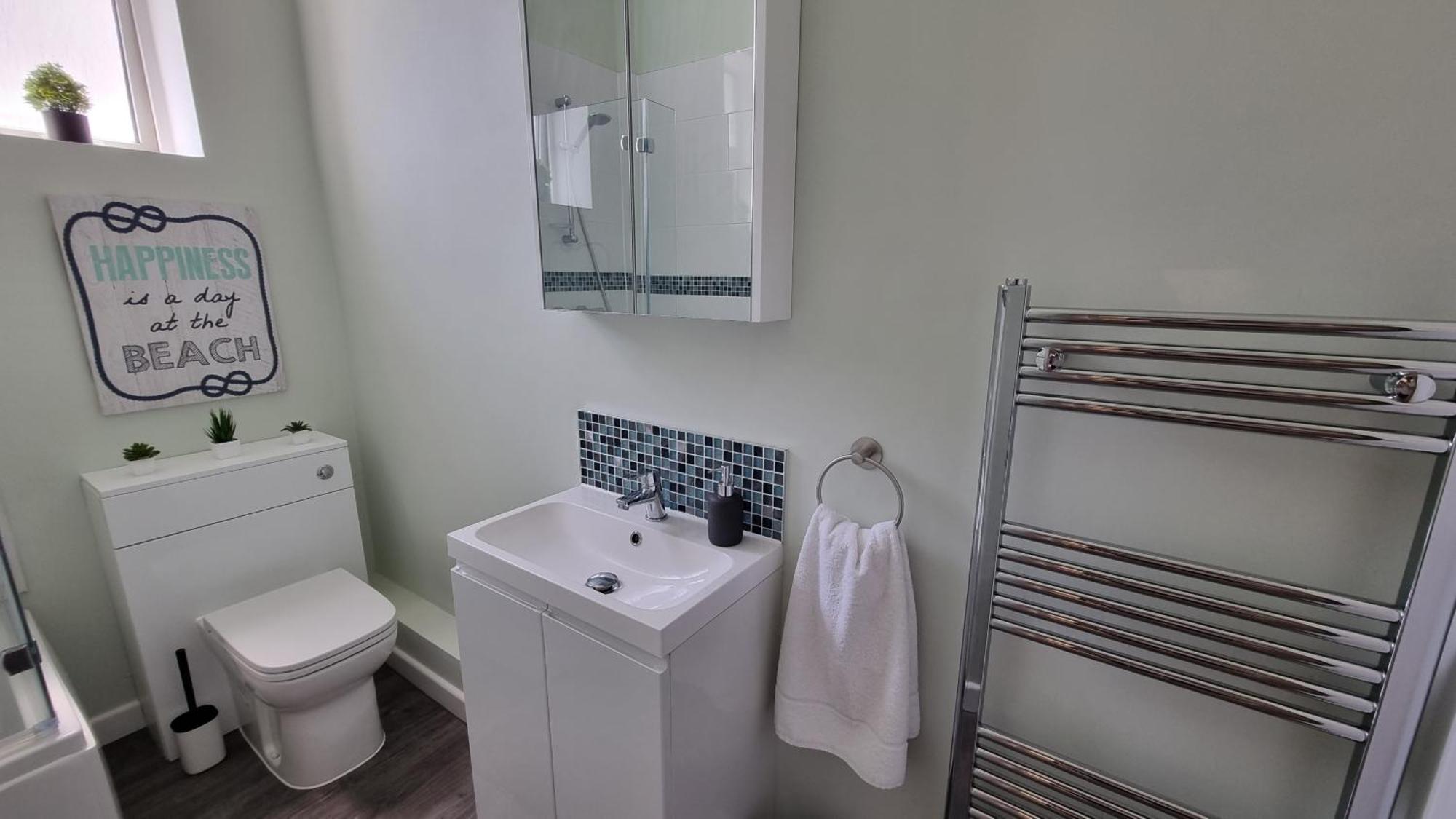 Southsea Escape - Coastal Holiday Apartment - 2 Double Bedrooms Portsmouth Exteriör bild