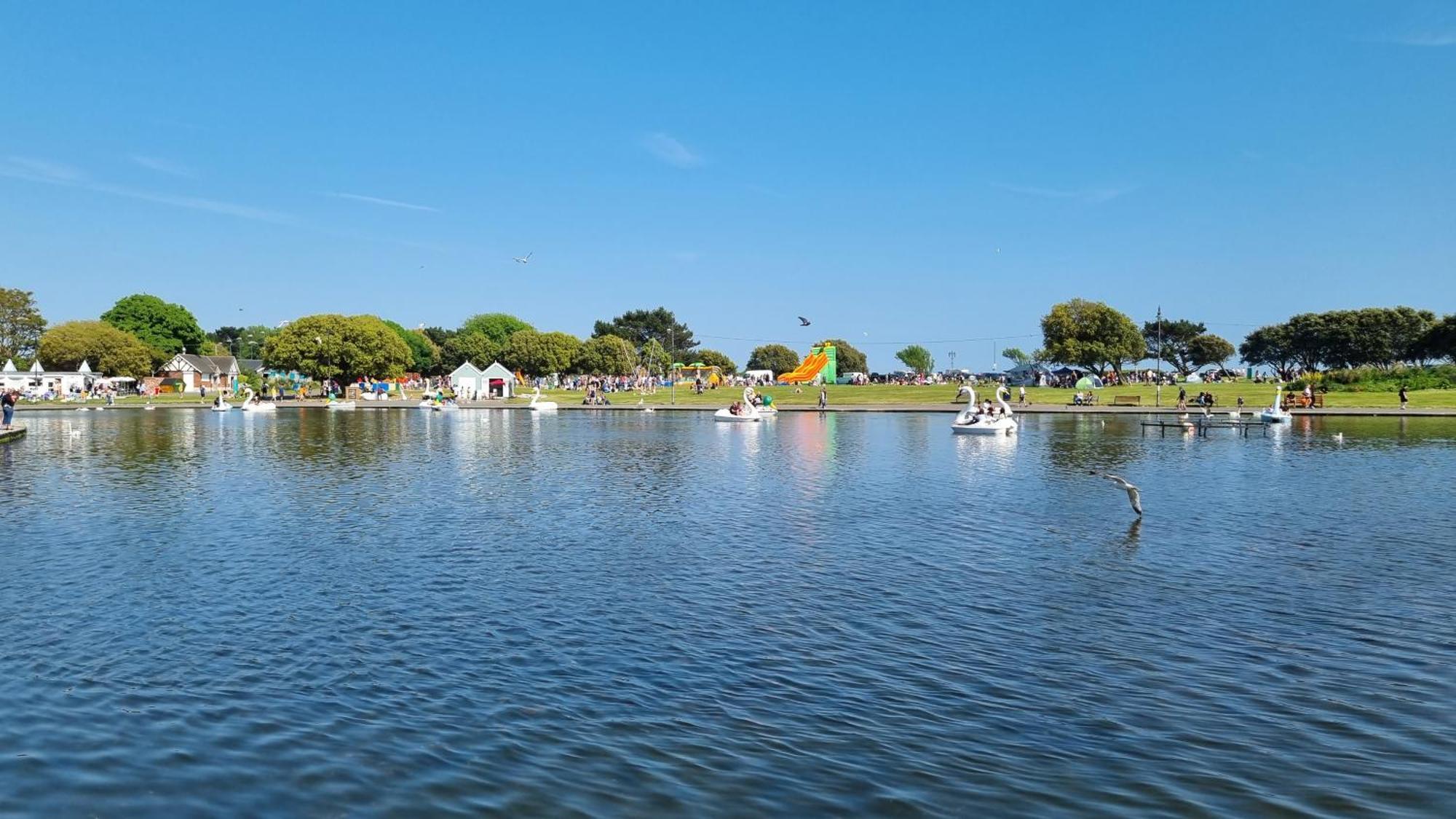 Southsea Escape - Coastal Holiday Apartment - 2 Double Bedrooms Portsmouth Exteriör bild